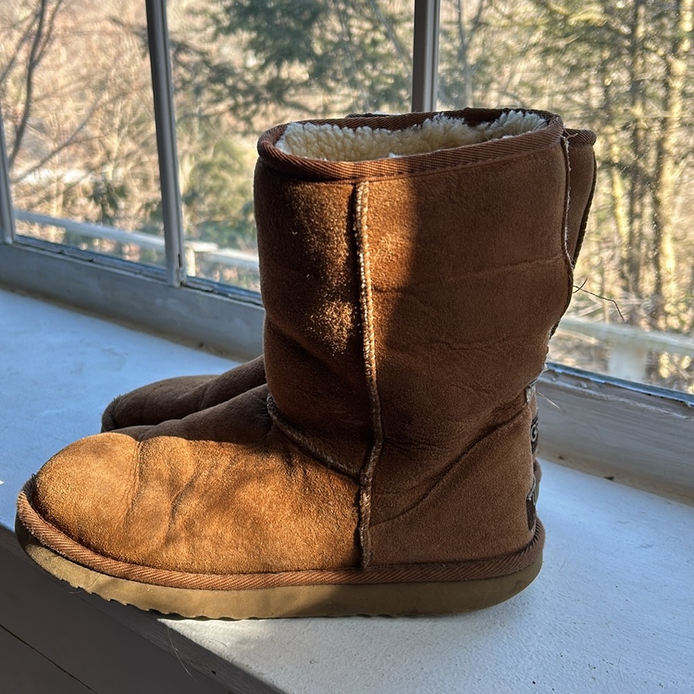 Uggs - Picture 2 of 3
